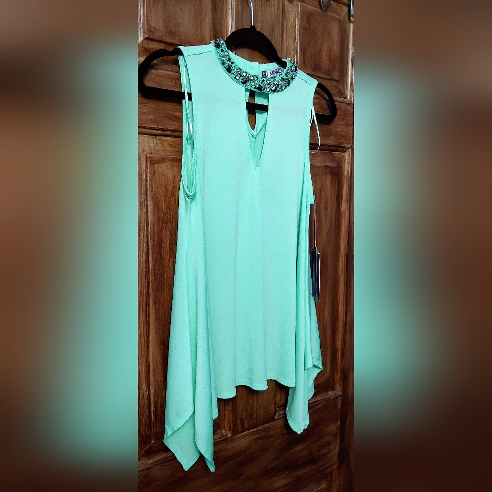 ✨️Final Price✨️NWT JLO Mint Jewel Embelleshied Neckline Sleeveless Blouse Sz S
